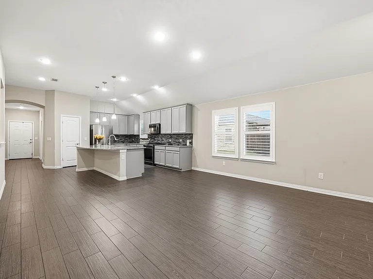 405 Windward Dr — Photo 6