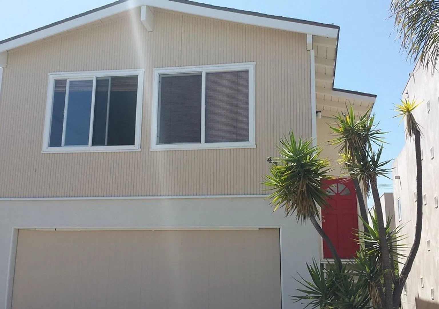 Coastal Living in Beautiful Hermosa Beach — Photo 1