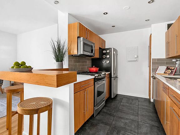 3rd image of 309-319 Saint Johns Pl #3D