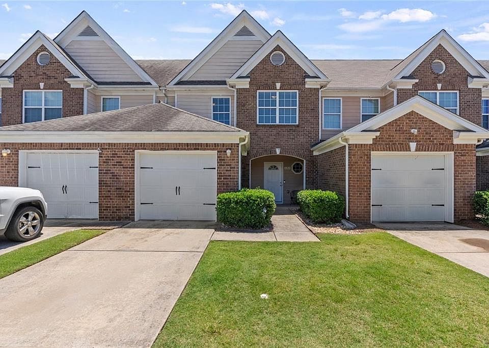1st image of 121 Village Dr