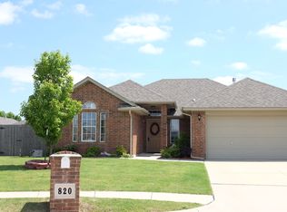 820 Canyon Dr, Yukon, OK 73099