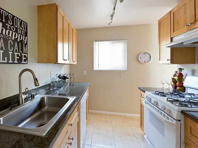 952 45th St #2 — Photo 5