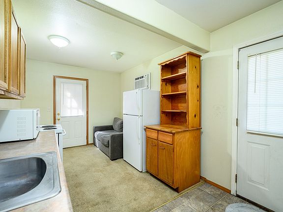 5th image of 1411 NE Logan St #2