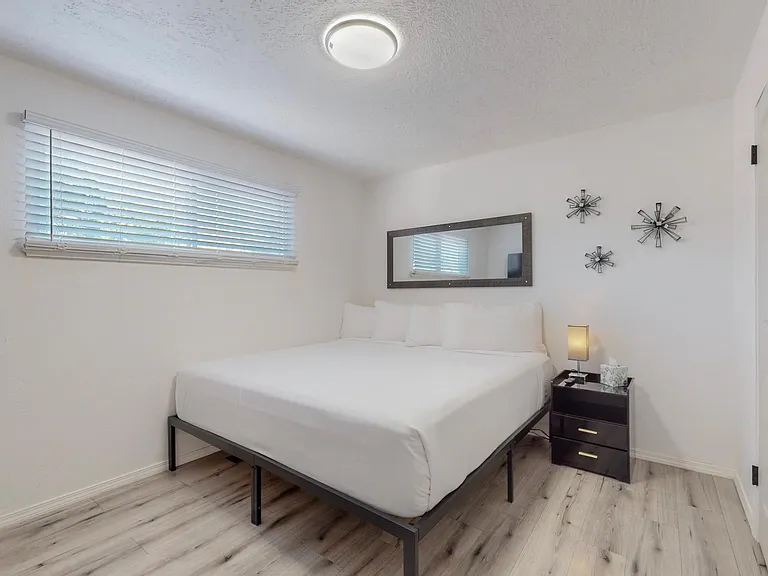 1621 Lafayette Dr NE — Photo 27