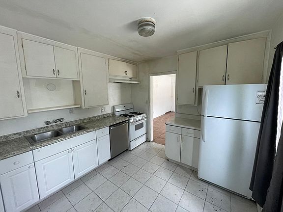 5th image of 847 Felspar St