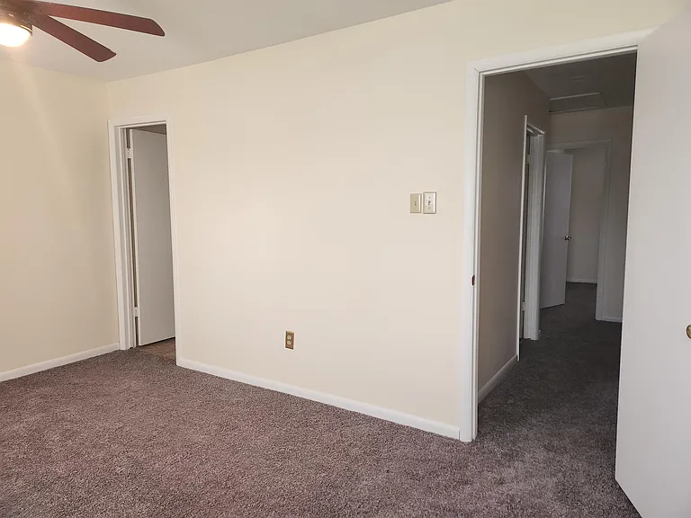 8212 Londonderry Ct — Photo 23