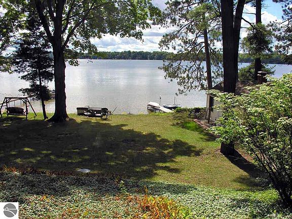 2nd image of 9305 N Long Lake Rd
