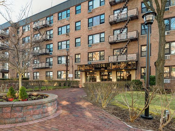 5th image of 5 Birchwood Ct APT 1A
