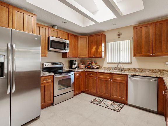 2nd image of 205 Woodland Ave