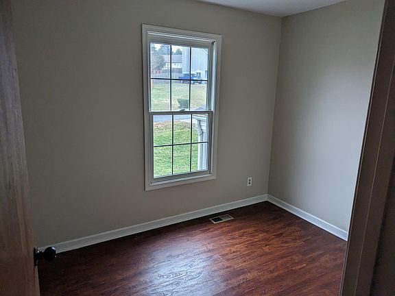 5th image of 11606 Creeks View Dr