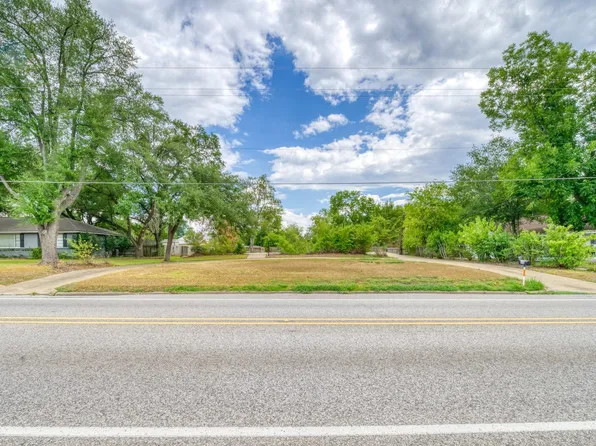 918 E Main St, Madisonville, TX 77864