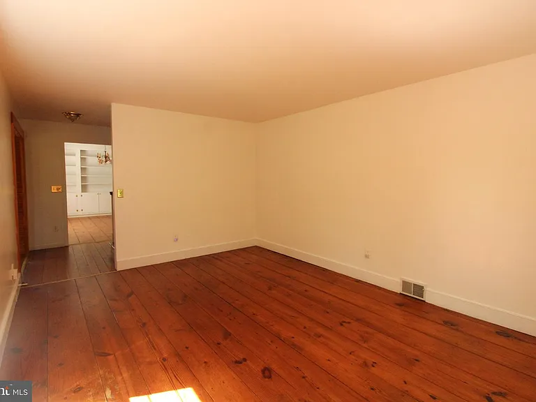 11 Hickory Ln — Photo 9