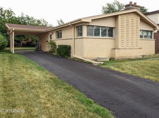 9947 Huber Ln, Niles, IL 60714