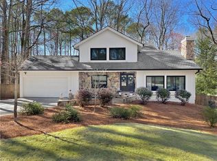 2415 Roxburgh Dr, Roswell, GA 30076