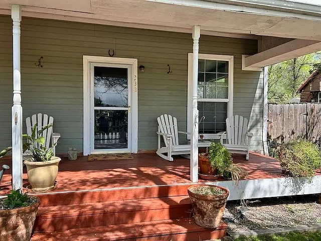 332 Howard St — Photo 3