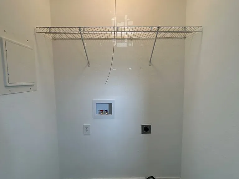 805 Lindenwood Dr S — Photo 18