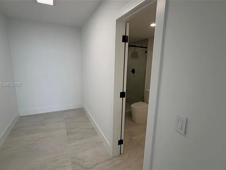 1800 NE 114th St #604 — Photo 15