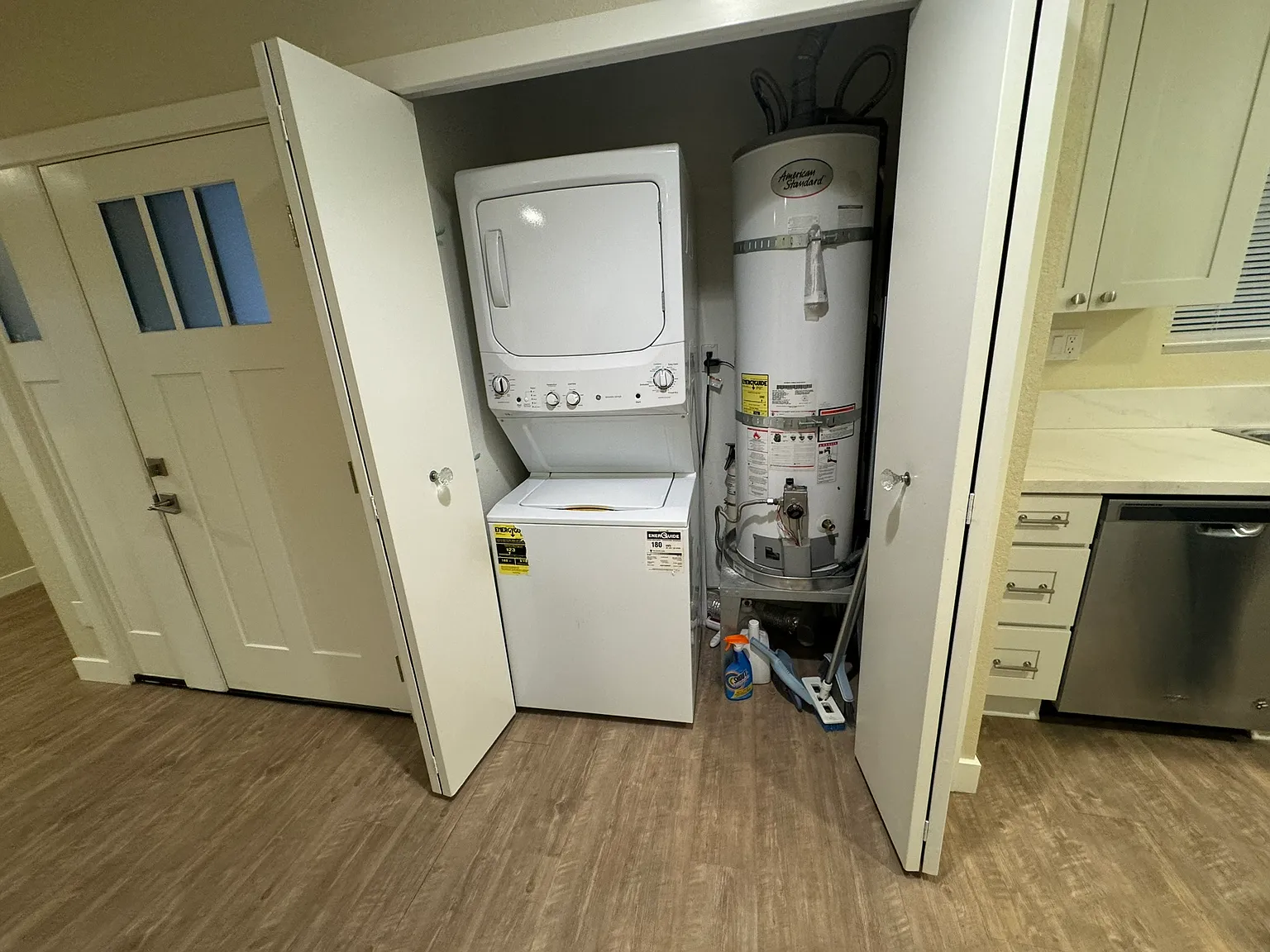 2 bed, 650 sqft, $2,600 — Photo 3