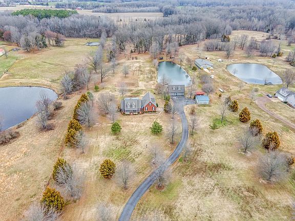 2nd image of 435 Joyners Campground Dr