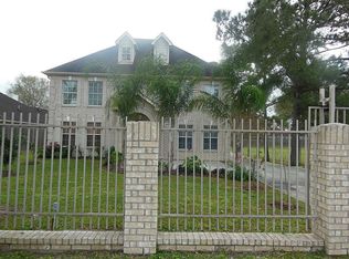 8200 Peekskill Ln, Houston, TX 77075