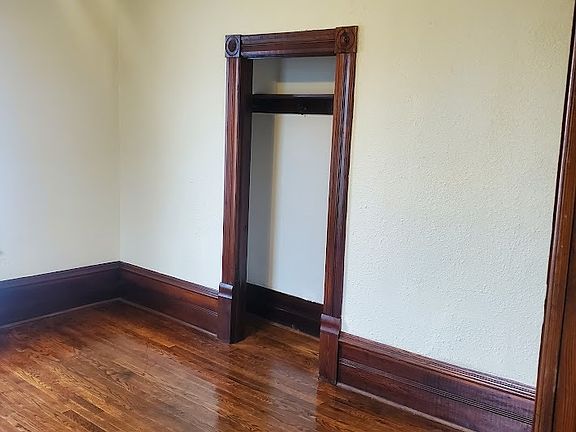 4th image of 406 E Unaka Ave #10969755