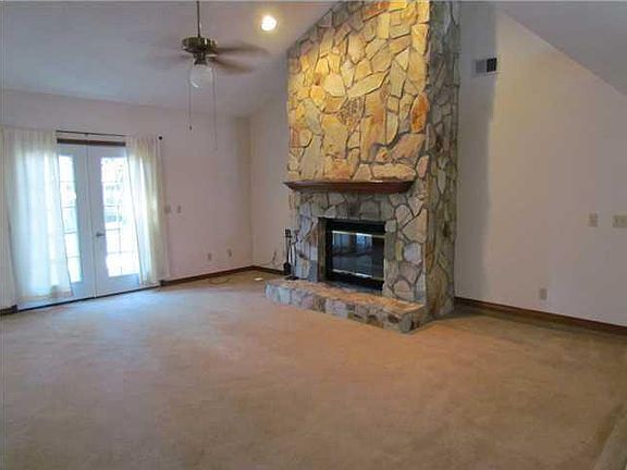 4th image of 632 Rosewood Way