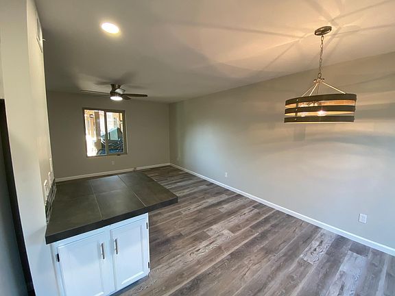 3rd image of 924 N Revere Unit 102