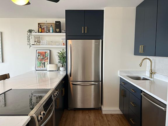4th image of 1660 N Lasalle St #3004