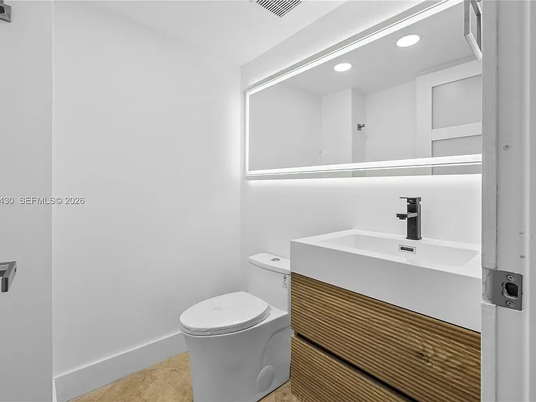 2457 Collins Ave #406 — Photo 12