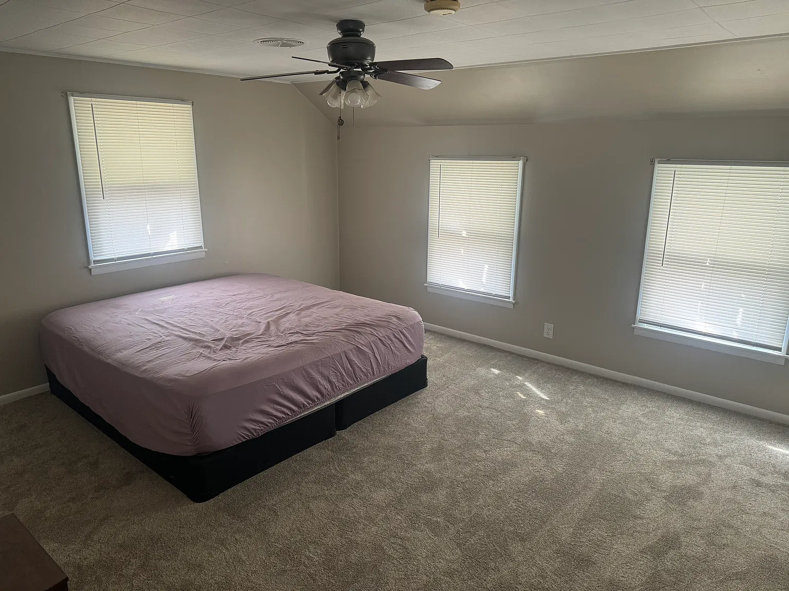 3 bed, 1000 sqft, $900 — Photo 4