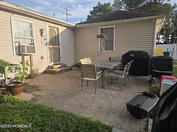 3rd image of 211 Magnolia Avenue
