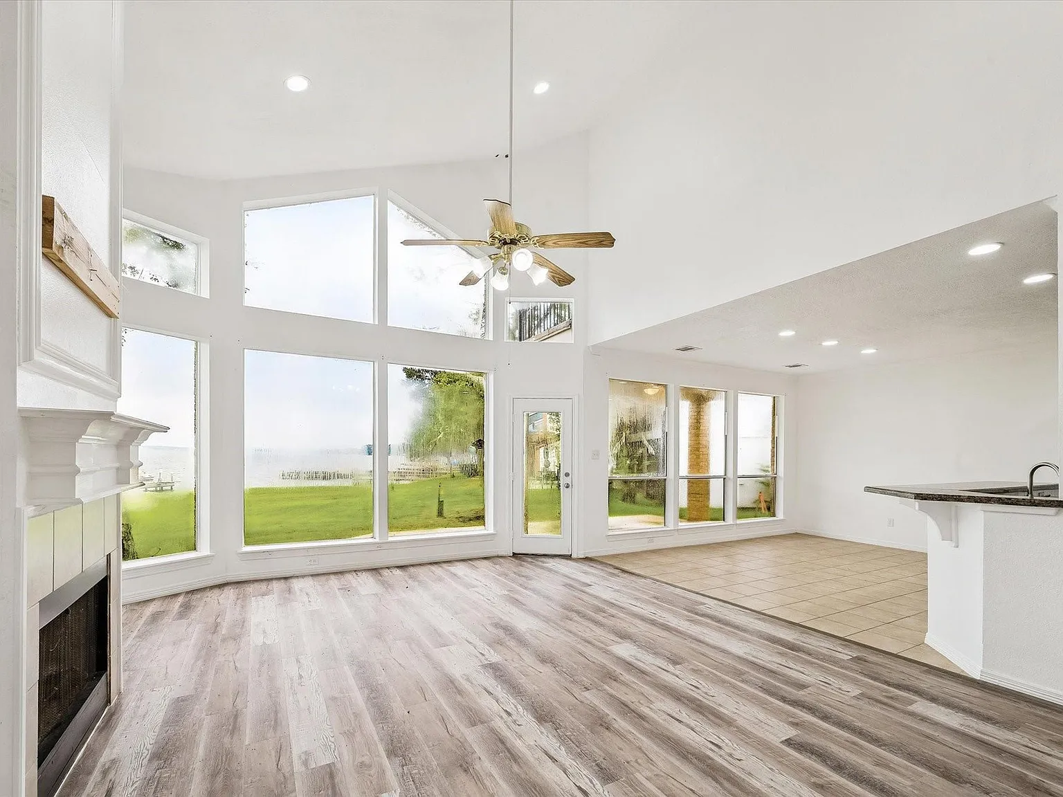 3 bed, 3.0 bath, 2015 sqft, $3,000 — Photo 3