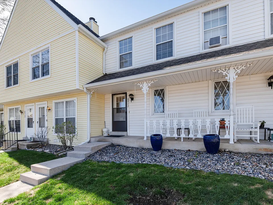 8972 W Dartmouth Pl