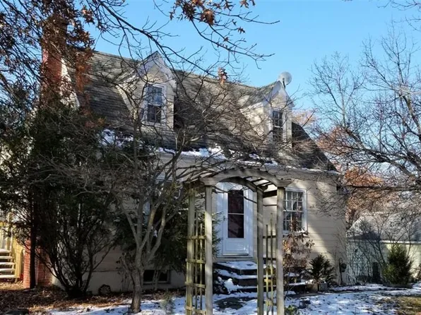 102 N Cromwell St, Fairfield, IA 52556