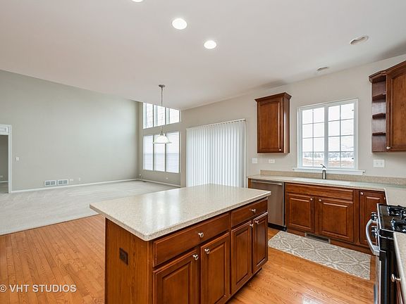 4th image of 4010 Stratford Ln