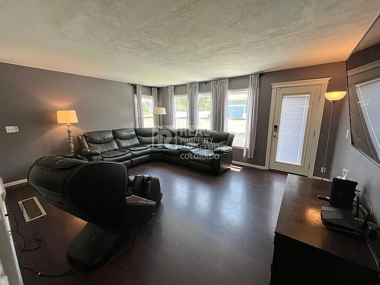 9282 E 108th Ave — Photo 3