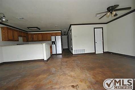 3rd image of 404 Marengo St
