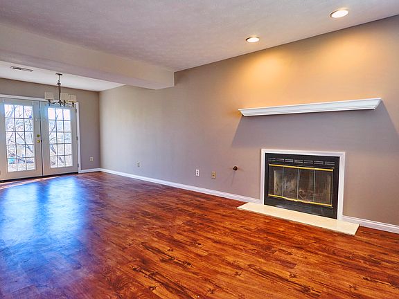 3rd image of 5812 Jamaica Ln