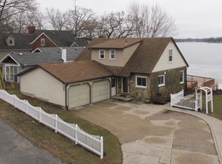 541 Willow Dr, Colon, MI