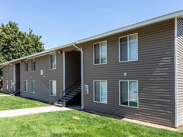 Central Pointe — Photo 13