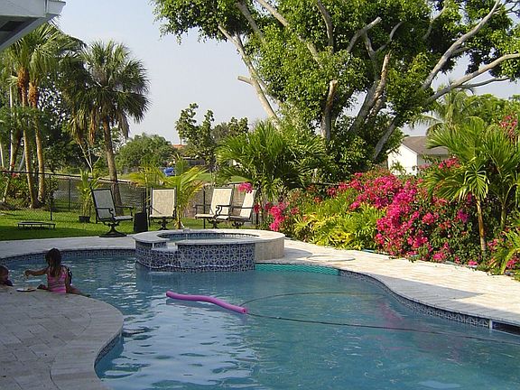 Saltwater Pool & Jacuzzi