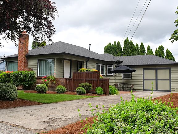 2nd image of 1013 NE Birchwood Dr
