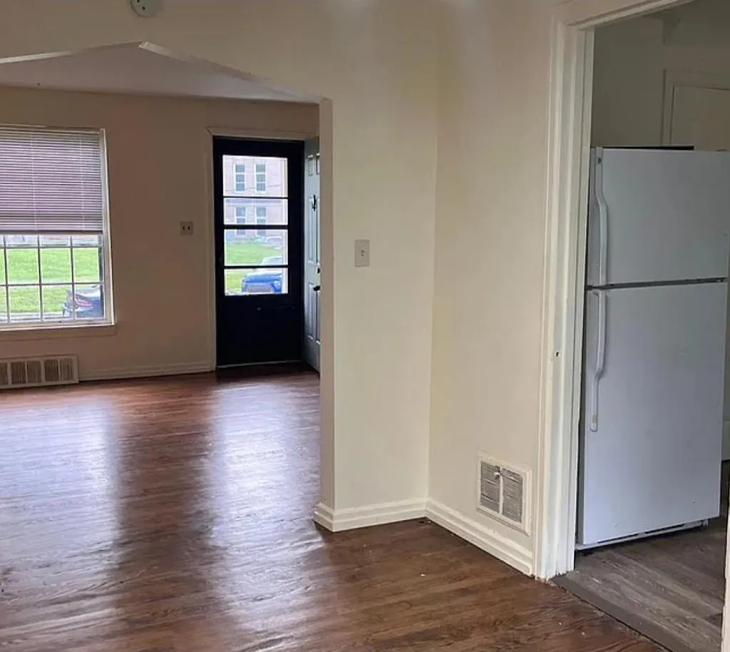 32 Seminary Ave — Photo 3