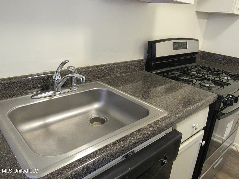 1043 Poplar Blvd #C2 — Photo 8