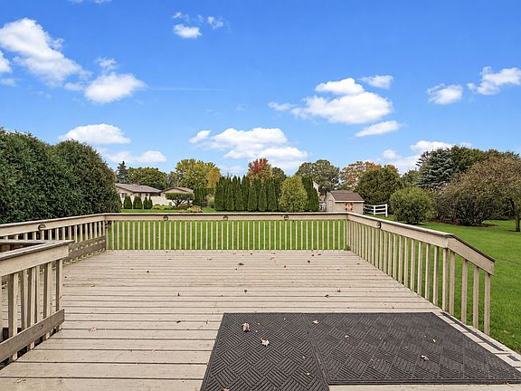 2nd image of 108 W Meadows Ct