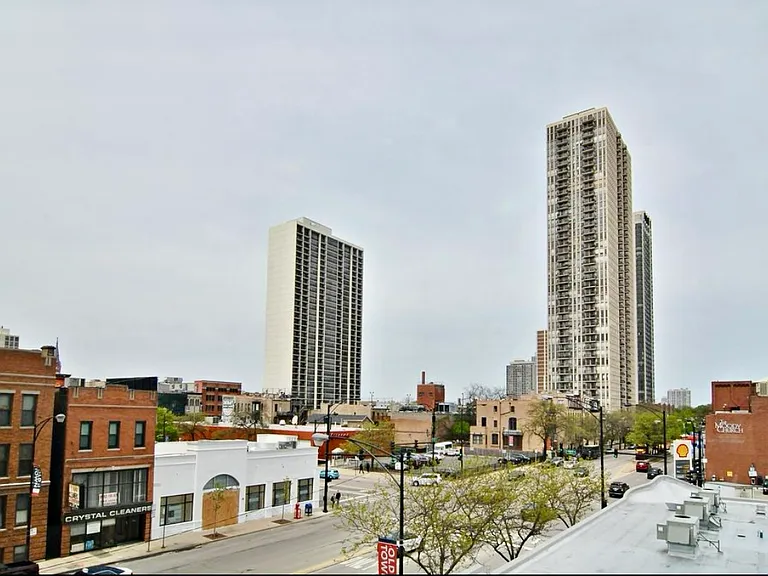 1560 N Sandburg Ter #415J — Photo 2