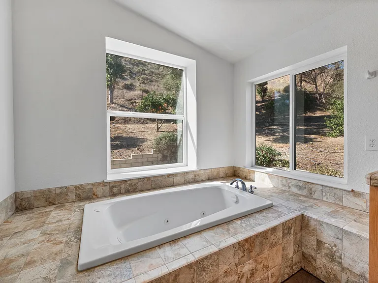1057 E La Loma Ave — Photo 33