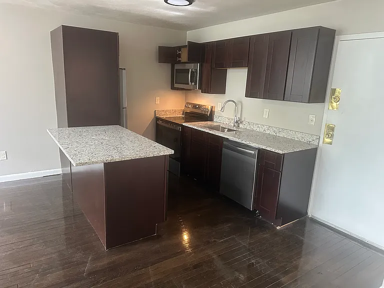 607 Charles St #2 — Photo 3