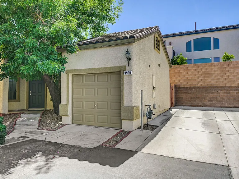 9929 Markhorn Ct — Photo 4