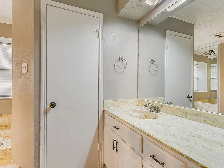 120 NE Alsbury Blvd — Photo 8